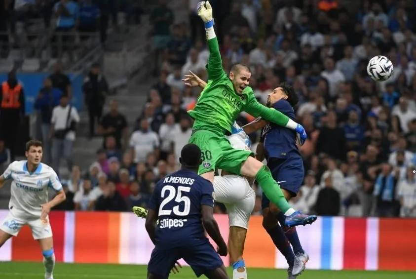 开元体育在线 -马赛发布备战花絮，赛前复出首秀，法国杯任务艰巨，更衣室氛围转暖(法国杯马赛视频)