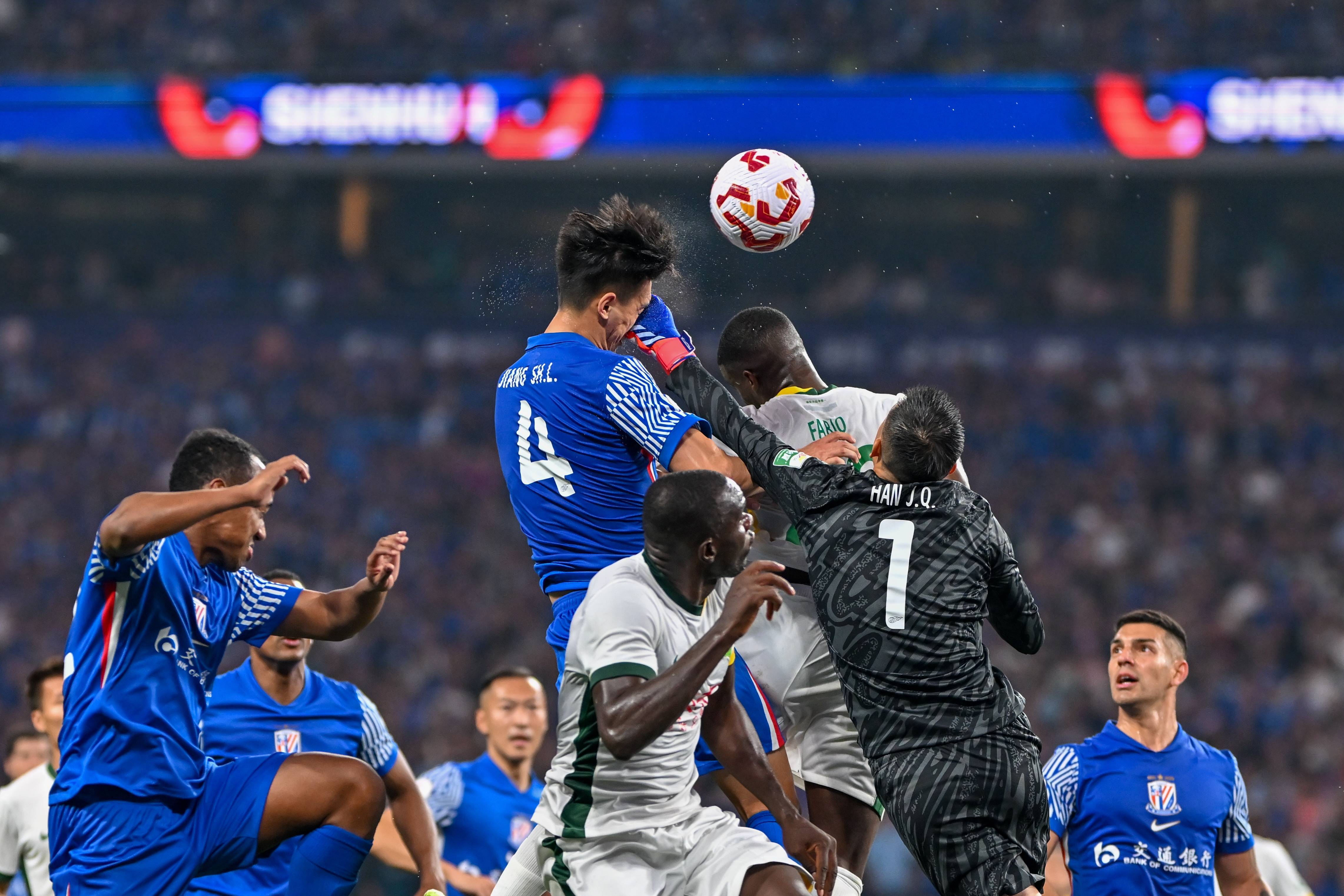 包含转会期上海久事备战中超，完成体检细节曝光，引发热议，年轻球员得到机会的词条