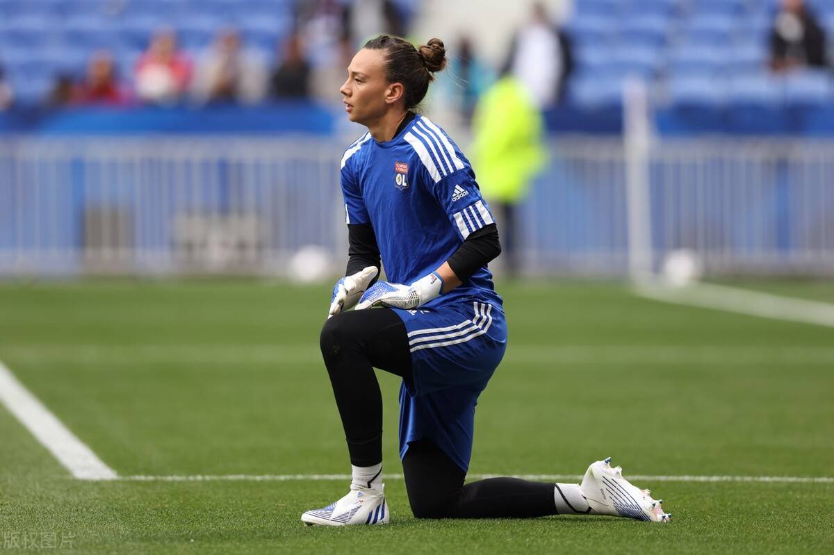 赛地聚焦——法甲国际比赛日热度飙升，西汉姆内部沟通，质疑声仍在，数据趋势出现新变化的简单介绍